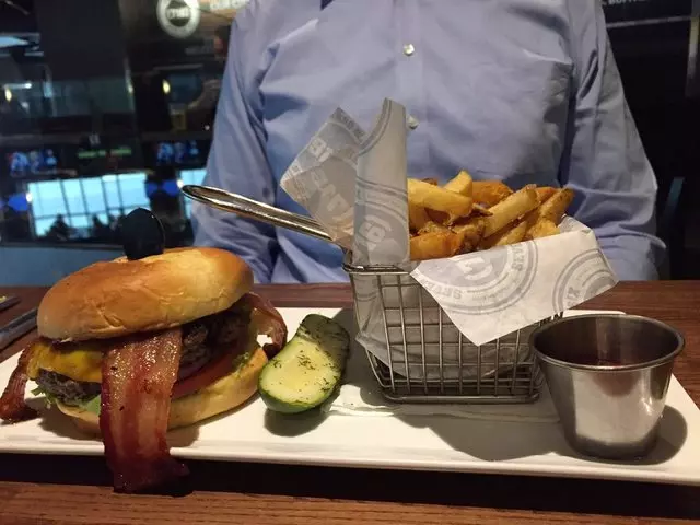 716 Food and Sport