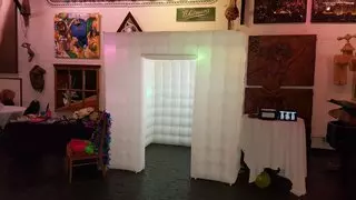 2 Chicks Air Booth