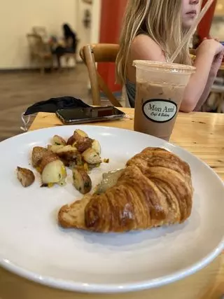 Mon Ami Cafe & Restaurant